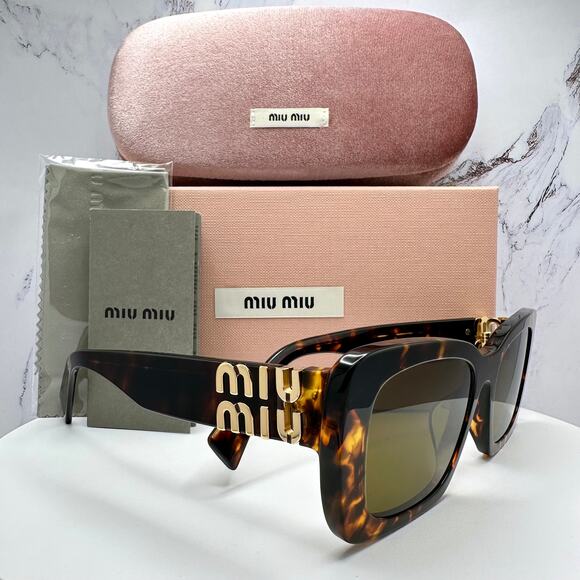 New MIU MIU Sunglasses - Picture 13 of 16